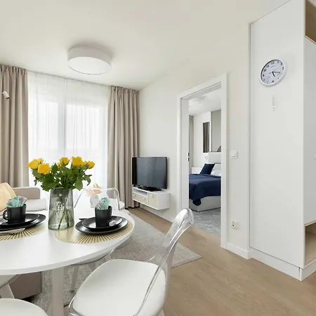 Apartment Tasteful With Parking Near The Center Of By Renters *