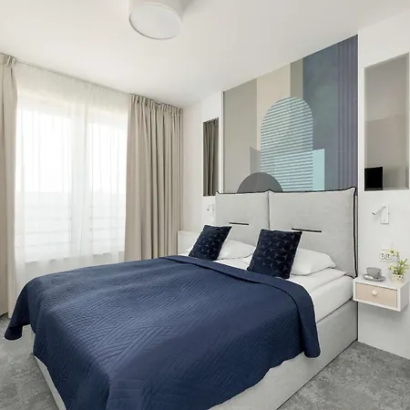 Apartman Tasteful With Parking Near The Center Of By Renters *