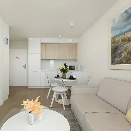 Tasteful With Parking Near The Center Of By Renters *